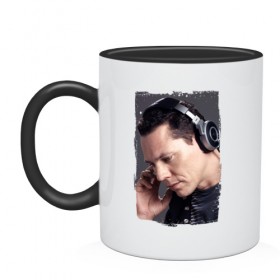 Кружка двухцветная с принтом Tiesto (retro style) в Ухте, керамика | объем — 330 мл, диаметр — 80 мм. Цветная ручка и кайма сверху, в некоторых цветах — вся внутренняя часть | beatport | black hole | club | dj | edm | electro | holland | house | music | musical freedom | production | radio | retro style | techno | tiesto | top | trance | голандия | дискотека | звезда | клуб | музыка | музыкант | продюссер | радио | трещины | фе