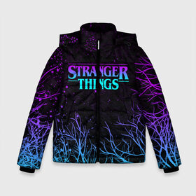 Зимняя куртка для мальчиков 3D с принтом STRANGER THINGS в Ухте, ткань верха — 100% полиэстер; подклад — 100% полиэстер, утеплитель — 100% полиэстер | длина ниже бедра, удлиненная спинка, воротник стойка и отстегивающийся капюшон. Есть боковые карманы с листочкой на кнопках, утяжки по низу изделия и внутренний карман на молнии. 

Предусмотрены светоотражающий принт на спинке, радужный светоотражающий элемент на пуллере молнии и на резинке для утяжки | 11 | stranger things | одди | одиннадцатая | очень странные дела | сериалы