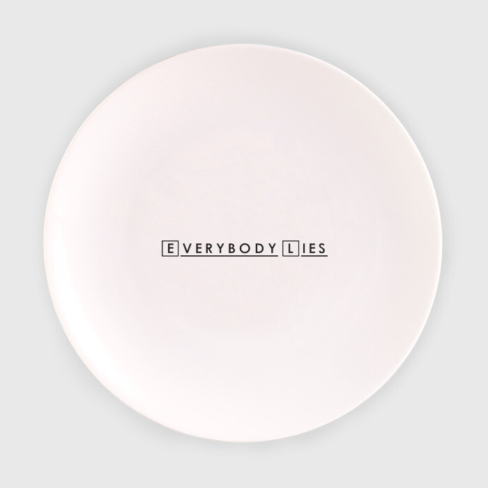 Тарелка Everybody Lies фото
