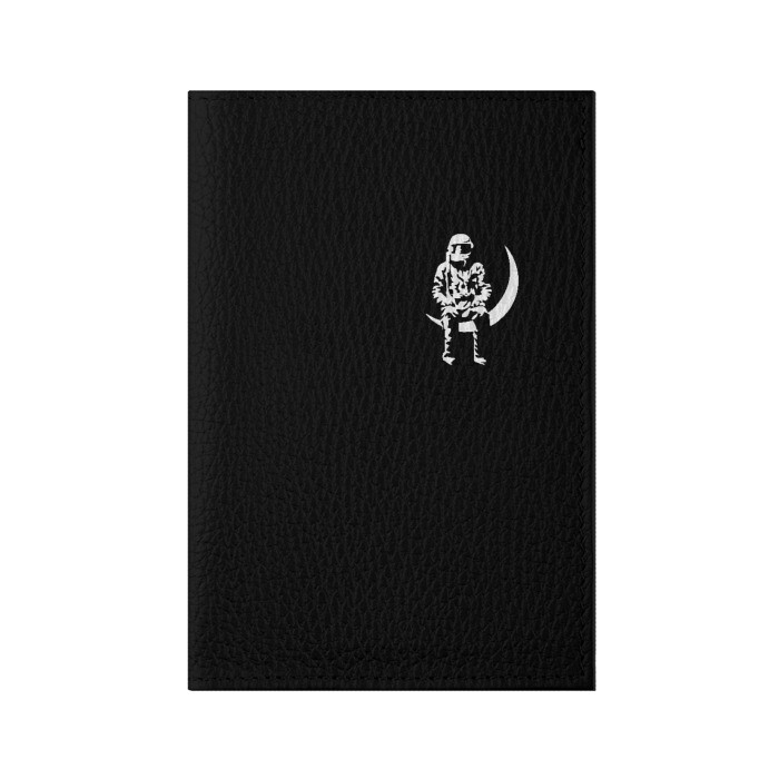 Обложка для паспорта матовая кожа АСТРОНАВТ НА ЛУНЕ фото